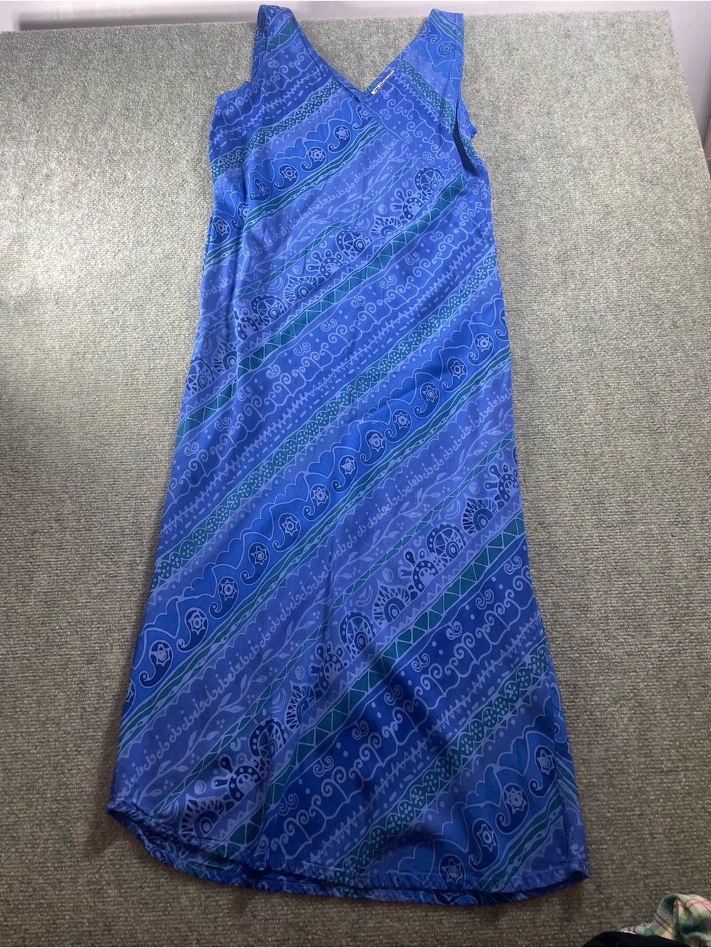 Nomadic Traders Blue & GreenV-Neck Dress